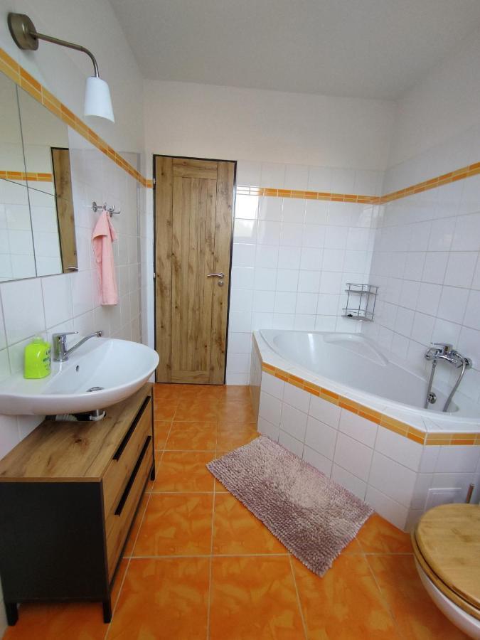 Apartamento Ubytovani Ema Valtice Exterior foto