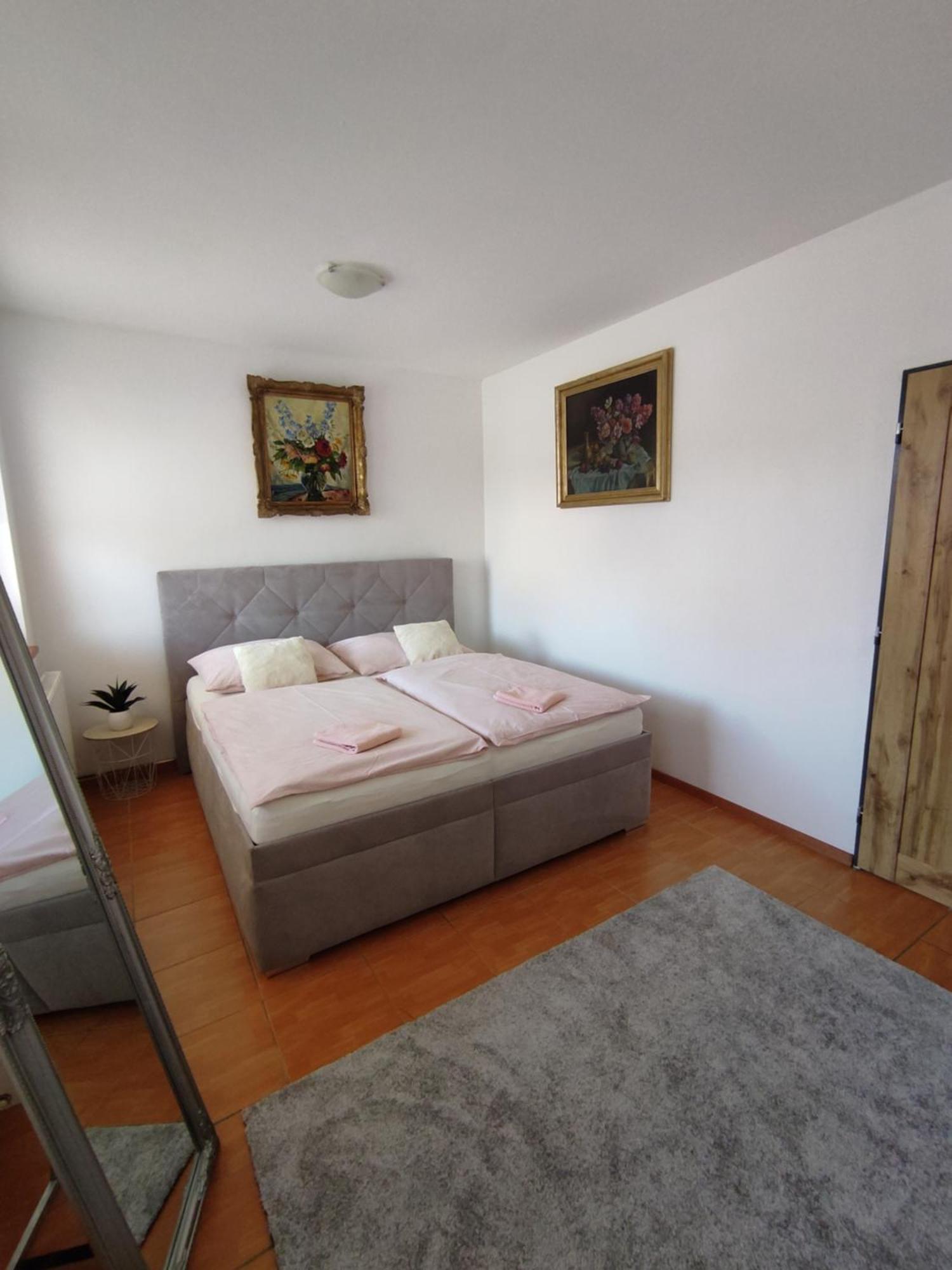 Apartamento Ubytovani Ema Valtice Exterior foto
